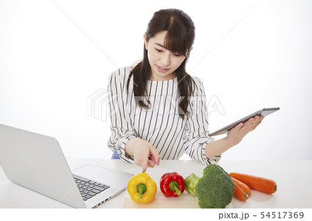 女性　主婦 54517369