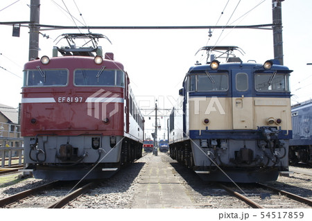 新旧の電気機関車 新旧の電気機関車 54517859