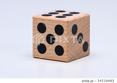 さいころ 木の玩具 積み木サイコロの写真素材