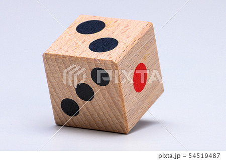 さいころ 木の玩具 積み木サイコロの写真素材