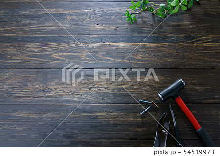 木の板の上に置かれたDIY工具 54519973