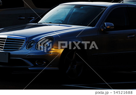 シルバーの自動車 54521688