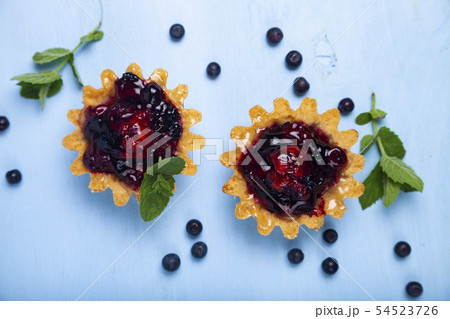 Small berry cake and ripe berries Small berry cake and ripe berries 54523726