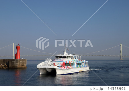 明石港に入港する まりん・あわじ(兵庫県 明石市 明石海峡) 明石港に入港する まりん・あわじ(兵庫県 明石市 明石海峡) 54523991