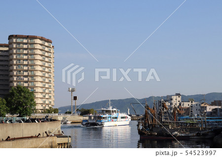 明石港から出港する まりん・あわじ(兵庫県 明石市 明石海峡) 明石港から出港する まりん・あわじ(兵庫県 明石市 明石海峡) 54523997