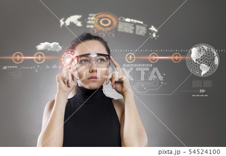 Woman with smart glasses 54524100