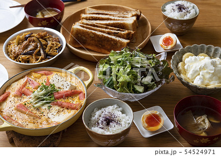 焼きそばパンの食卓 54524971