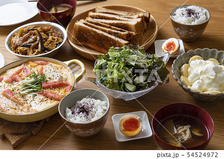 焼きそばパンの食卓 54524972