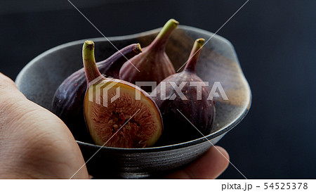 Raw fresh figs in plate 54525378