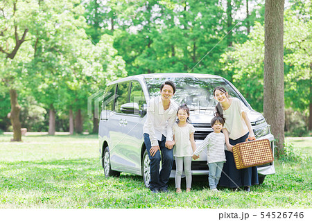 家族 自動車 旅行 家族 自動車 旅行 54526746