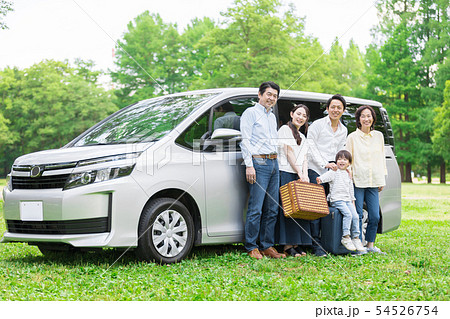 三世代家族　自動車　旅行 54526754