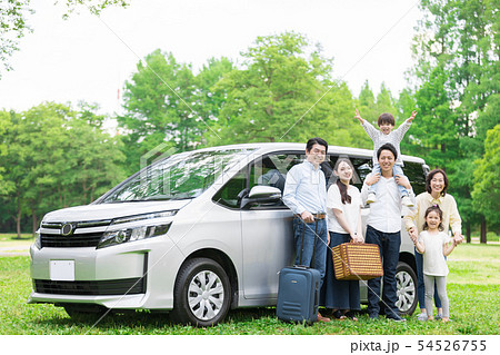 三世代家族　自動車　旅行 54526755
