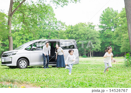 家族　自動車　旅行 54526767