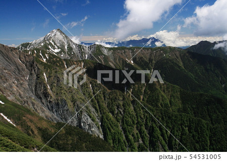 南アルプス 白峰三山テント縦走 農鳥岳山頂から 間ノ岳、北岳を望む 南アルプス 白峰三山テント縦走 農鳥岳山頂から 間ノ岳、北岳を望む 54531005