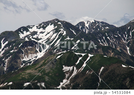 南アルプス　白峰三山テント縦走　農鳥岳山頂から　荒川三山、赤石岳を望む 54531084