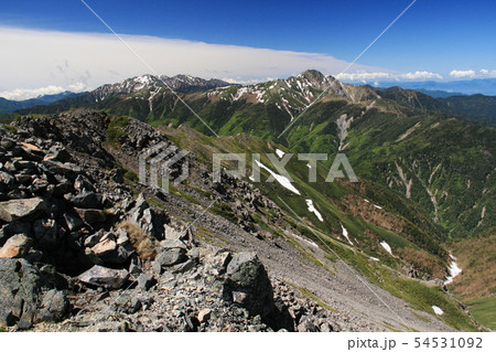 南アルプス 白峰三山テント縦走 農鳥岳山頂から 荒川三山、赤石岳、塩見岳を望む 南アルプス 白峰三山テント縦走 農鳥岳山頂から 荒川三山、赤石岳、塩見岳を望む 54531092