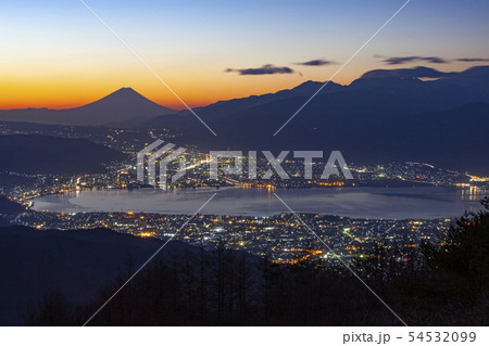 夜明けの富士山と諏訪湖、長野県岡谷市高ボッチ公園にて 54532099