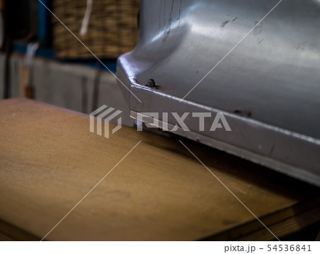 革 革職人 革の選定 革の測定 日本人 日本の職人 油圧裁断機 ハンドプレス レザークラフト 牛革 革 革職人 革の選定 革の測定 日本人 日本の職人 油圧裁断機 ハンドプレス レザークラフト 牛革 54536841