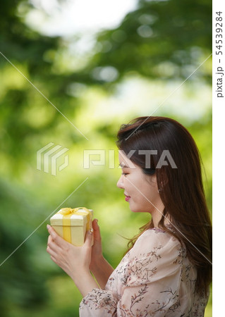 フル 休日 樹木 54539284