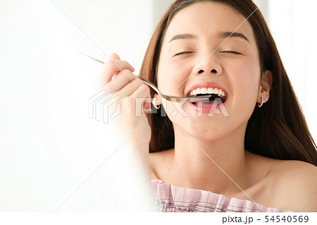 女性　ライフスタイル　食事 54540569