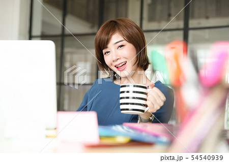 女性　ビジネス 54540939