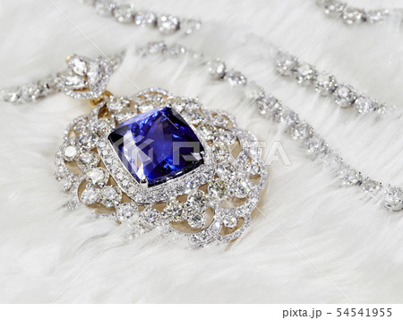 Jewelry diamond rings and necklaces show in luxury 54541955