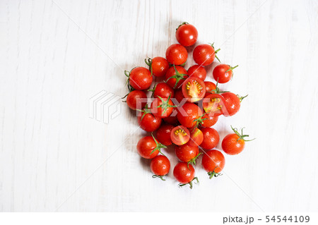 Juicy fresh red tomatoes 54544109