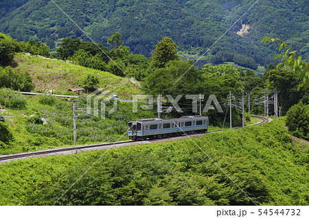 篠ノ井線を走る普通電車 篠ノ井線を走る普通電車 54544732