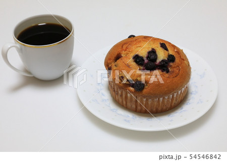 マフィン（ブルーベリー）とコーヒー 54546842