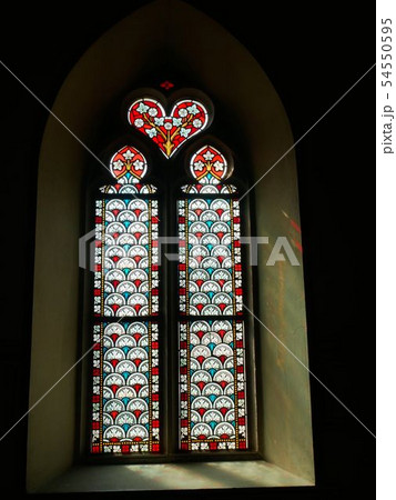 聖ヨハネ教会 (ラッパースヴィル) ハート形のステンドグラスが可愛い