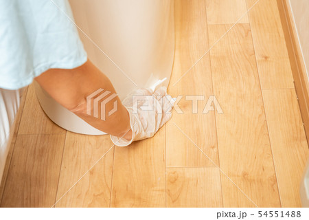 トイレ床掃除 トイレ床掃除 54551488
