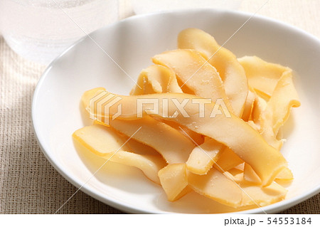 いかくん・いか燻製品(日本酒のおつまみイメージ) 54553184