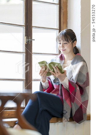 女性 ライフスタイル 読書 女性 ライフスタイル 読書 54553270
