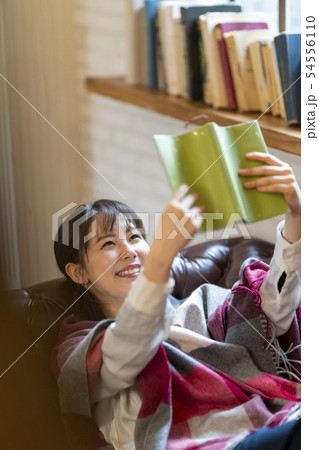 女性 ライフスタイル 読書  54556110