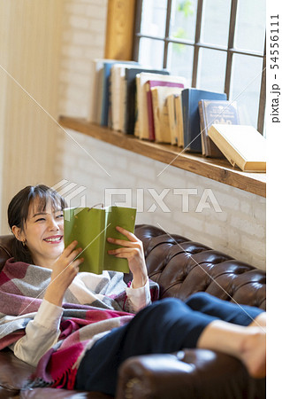 女性 ライフスタイル 読書 女性 ライフスタイル 読書 54556111
