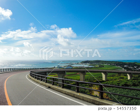 てぃーだ橋・つむぎ橋からの絶景　久米島（沖縄県）の観光名所や絶景ポイント 54557350