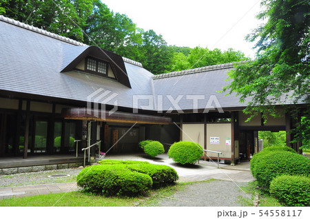 神奈川県立七沢森林公園 森の民話館と新緑 神奈川県立七沢森林公園 森の民話館と新緑 54558117