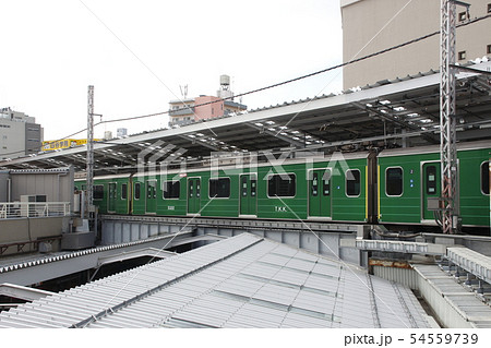 自由が丘駅を発車する東横線5050系（青ガエル） 54559739