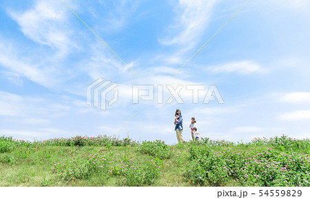 家族、青空、肩車、旅行 54559829
