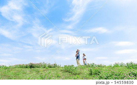 家族、青空、肩車、旅行 54559830