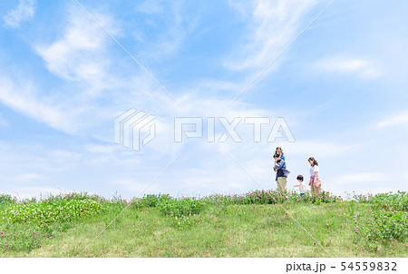 家族、青空、肩車、旅行 54559832