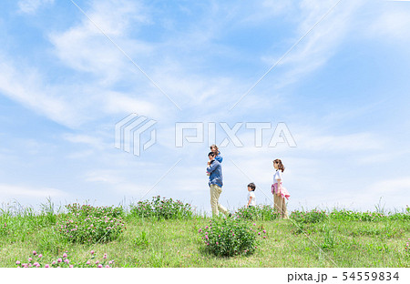 家族、青空、肩車、旅行 54559834