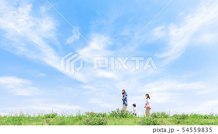 家族、青空、肩車、旅行 54559835