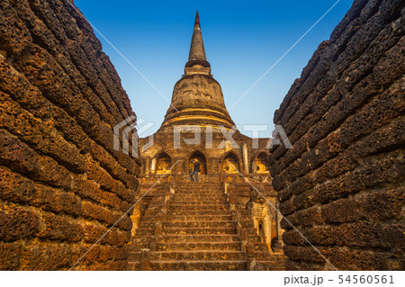 Wat Chang Lom at Si satchanalai historical Wat Chang Lom at Si satchanalai historical 54560561