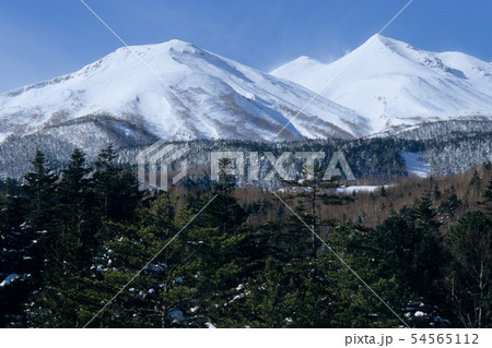 雪化粧の乗鞍岳 54565112