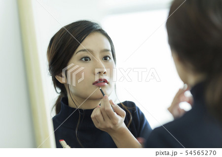 若い女性 メイク 若い女性 メイク 54565270