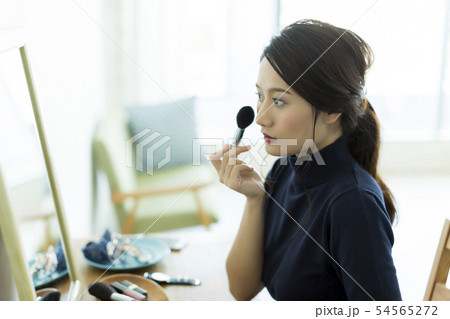 若い女性 メイク 若い女性 メイク 54565272