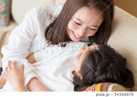 母子、親子、仲良し、笑顔 母子、親子、仲良し、笑顔 54568970