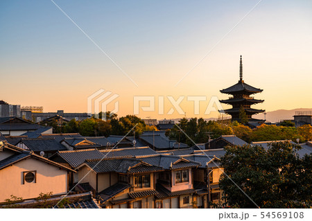 《京都府》古都の夕暮れ・五重の塔 《京都府》古都の夕暮れ・五重の塔 54569108