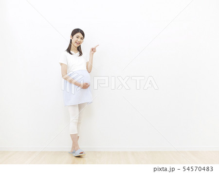 女性　妊婦 54570483